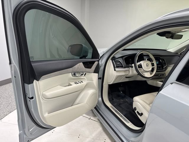 Used 2025 Volvo XC90 B6 Plus w/ Protection Package Premier AWD/4WD image 12