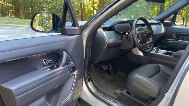 Certified 2025 Land Rover Range Rover Autobiography AWD/4WD image 4