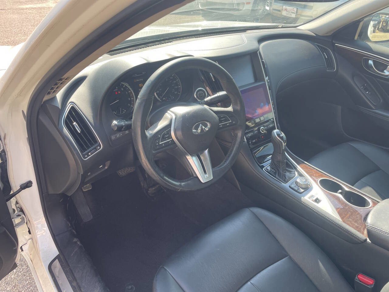 Used 2018 INFINITI Q50 Luxe w/ Essential Package (3.0T Luxe) image 9