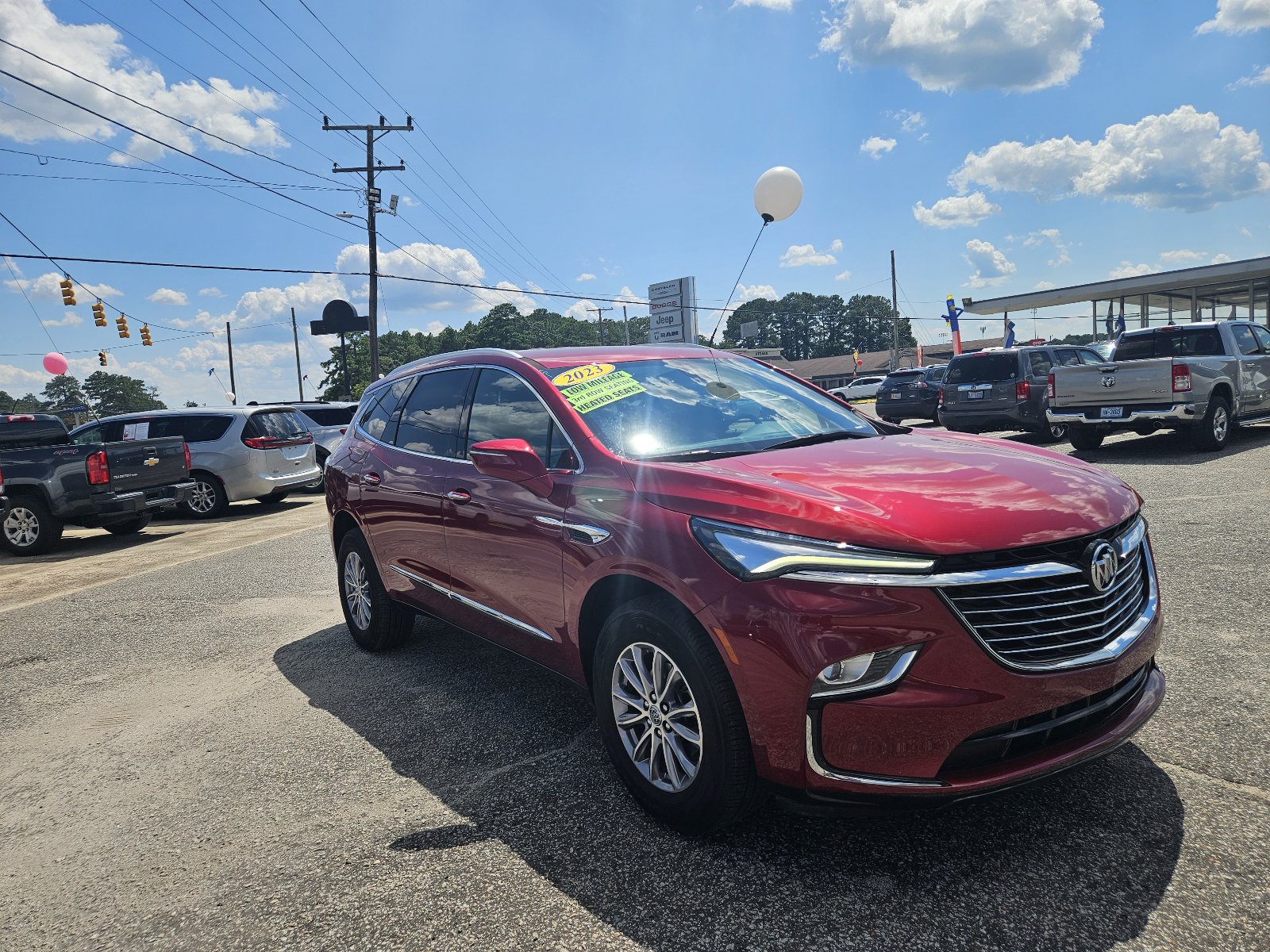Used 2023 Buick Enclave Essence FWD image 3