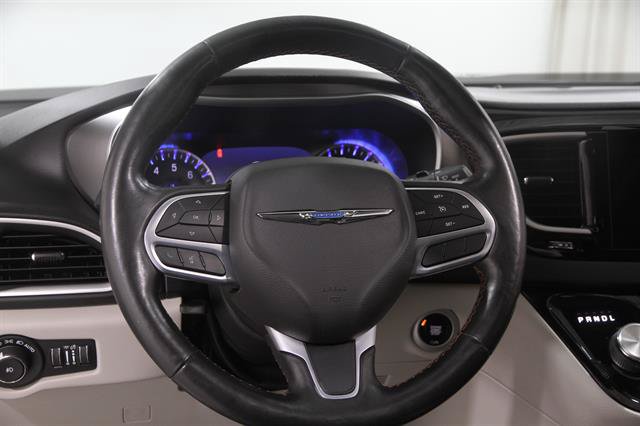 Used 2020 Chrysler Pacifica Touring-L Plus FWD image 7