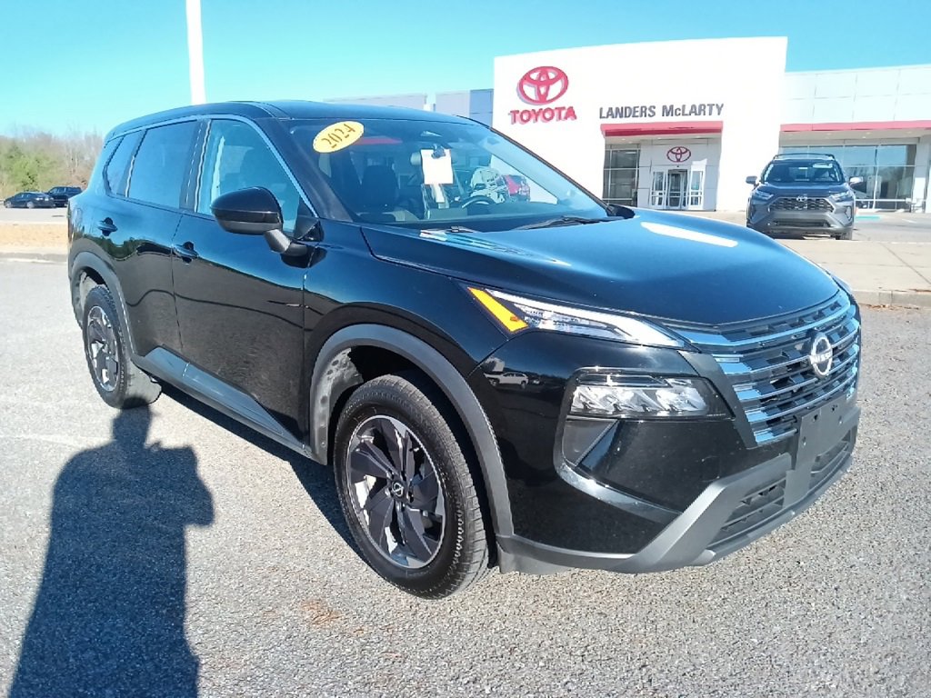 Used 2024 Nissan Rogue SV image 1