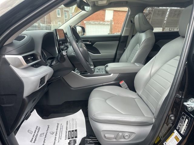 Used 2023 Toyota Highlander XLE image 17