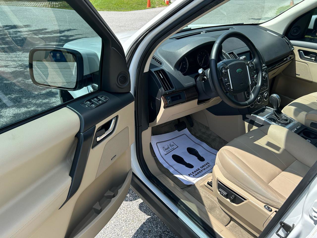 Used 2014 Land Rover LR2 HSE AWD/4WD image 10