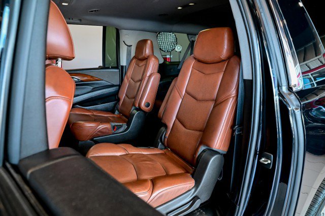 Used 2018 Cadillac Escalade ESV Luxury AWD/4WD image 19