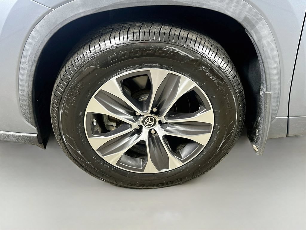 Used 2021 Toyota Highlander XLE FWD image 8