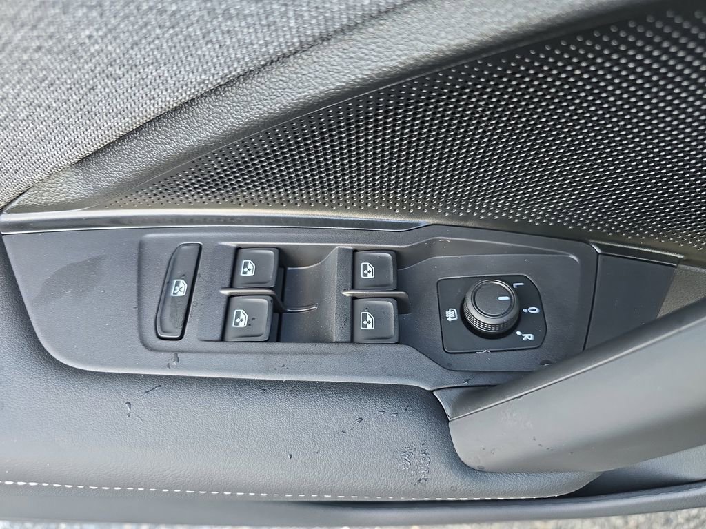 New 2026 Volkswagen Tiguan S FWD image 24