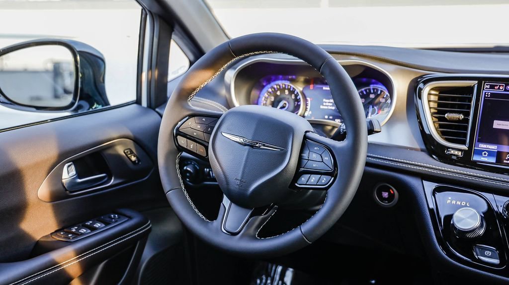 New 2026 Chrysler Pacifica Select w/ S Appearance Package image 16