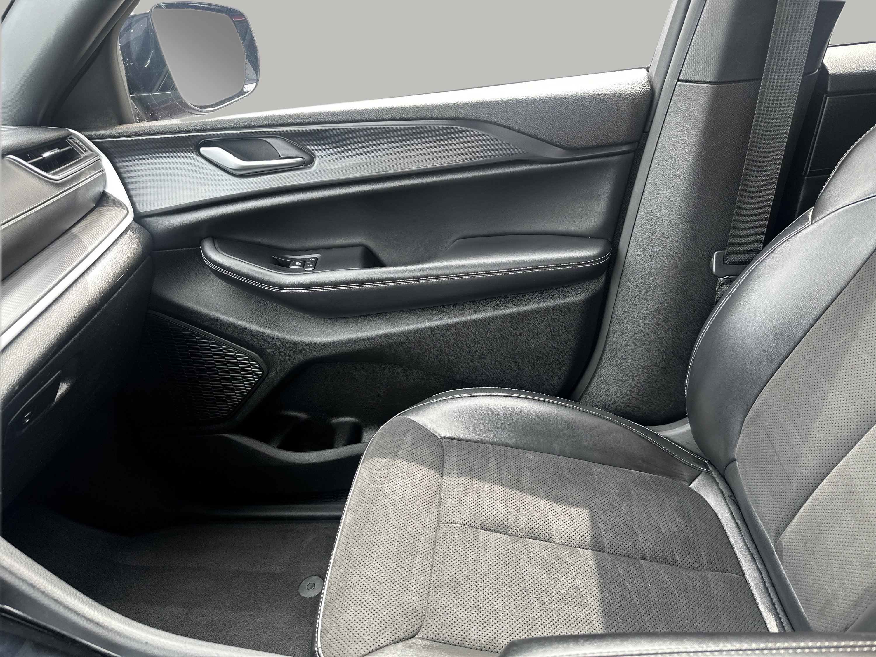 Used 2023 Jeep Grand Cherokee Altitude image 20