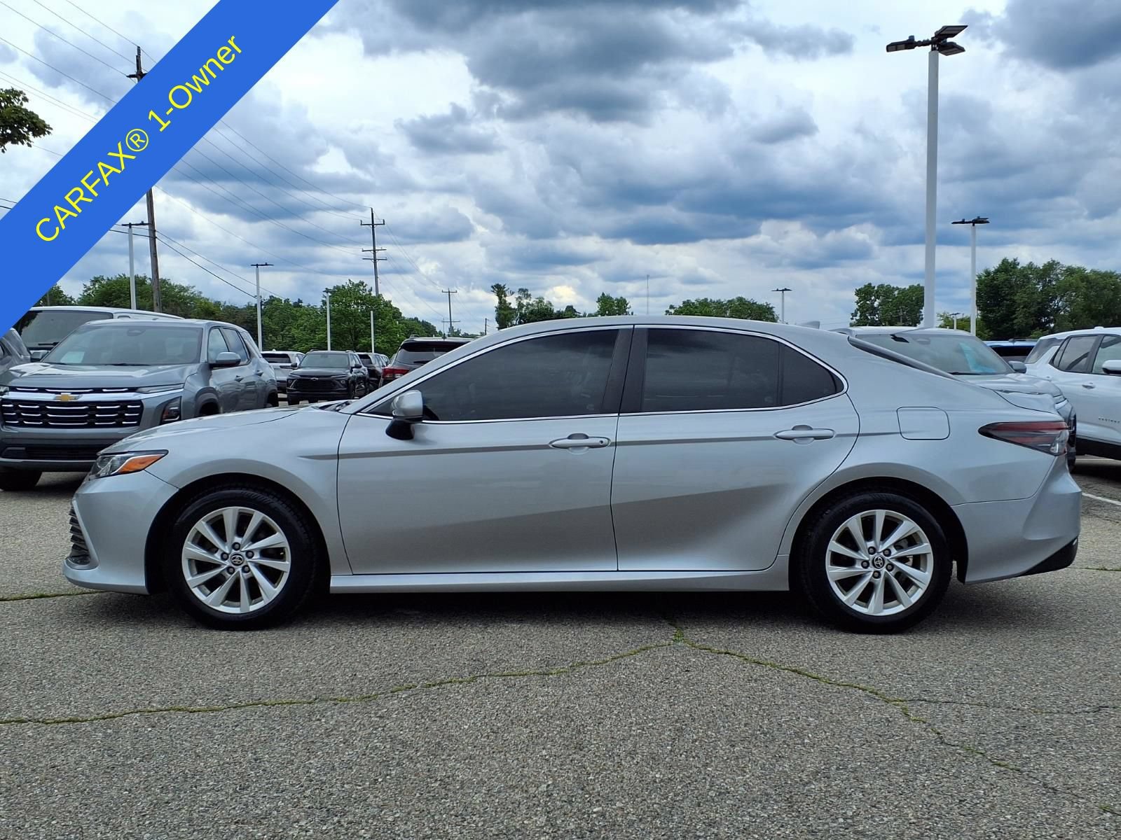 Used 2021 Toyota Camry LE FWD image 9