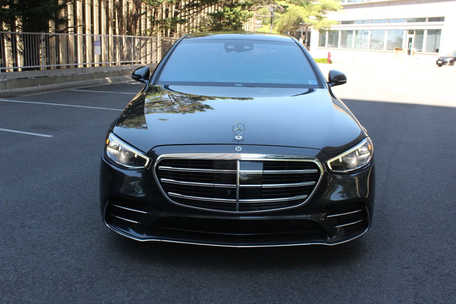 Used 2022 Mercedes-Benz S 580 4MATIC Sedan w/ AMG Line Package image 3