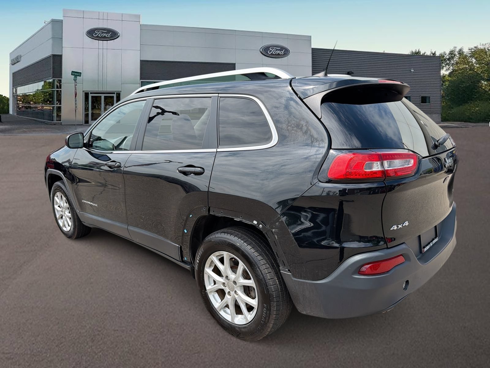 Used 2017 Jeep Cherokee Latitude w/ Cold Weather Group AWD/4WD image 7