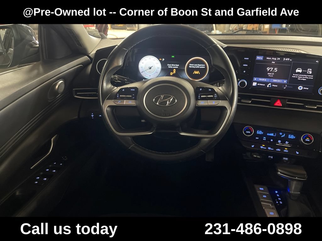Used 2022 Hyundai Elantra SEL w/ Convenience Package FWD image 17