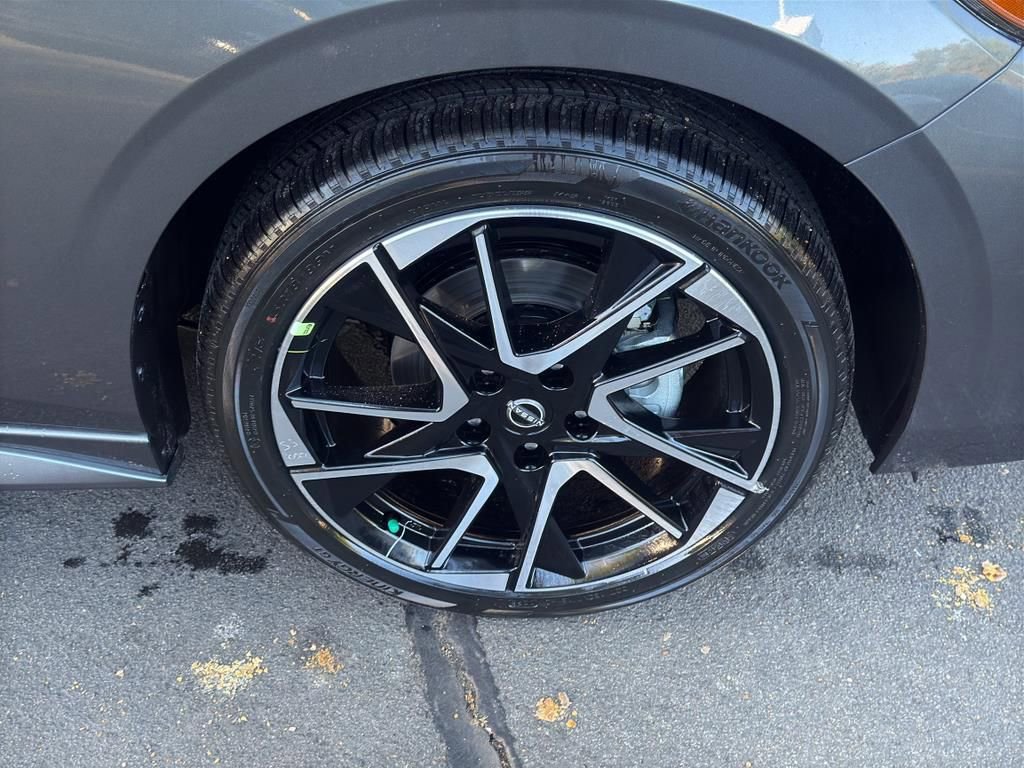 New 2025 Nissan Sentra SR image 9