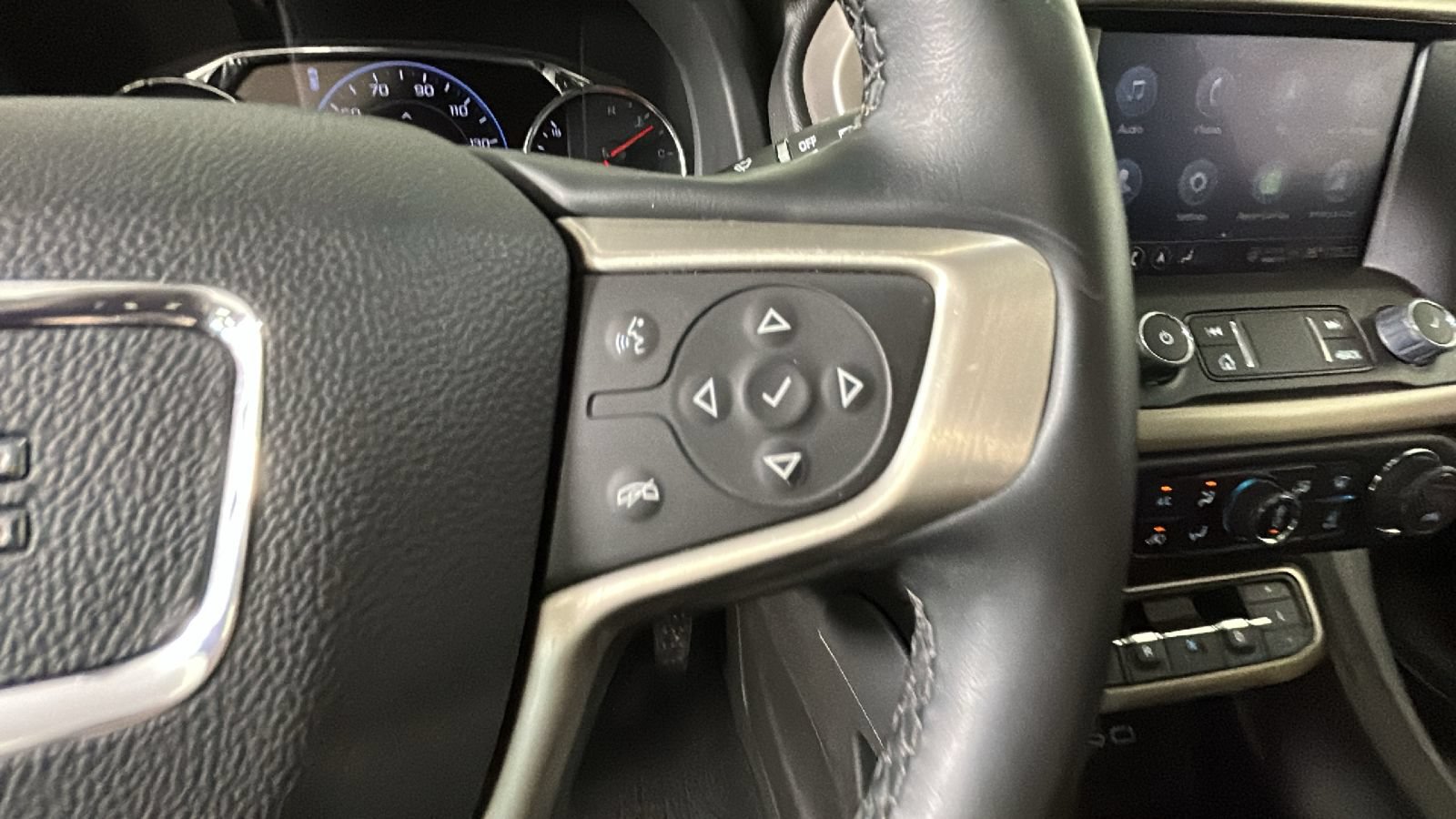Used 2023 GMC Acadia Denali w/ Black Diamond Edition AWD/4WD image 19