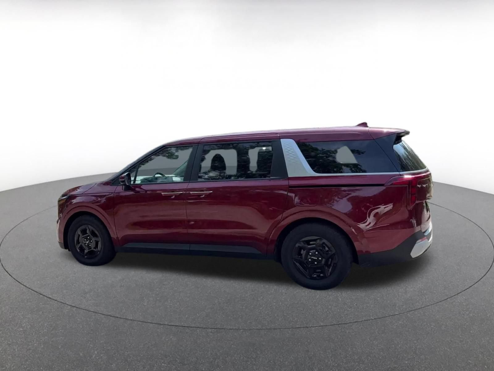 Used 2026 Kia Carnival FWD image 9