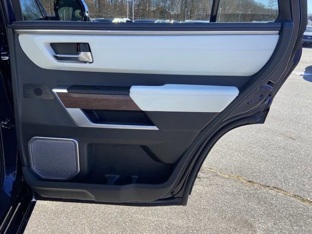 Used 2023 Toyota Sequoia Capstone AWD/4WD image 31