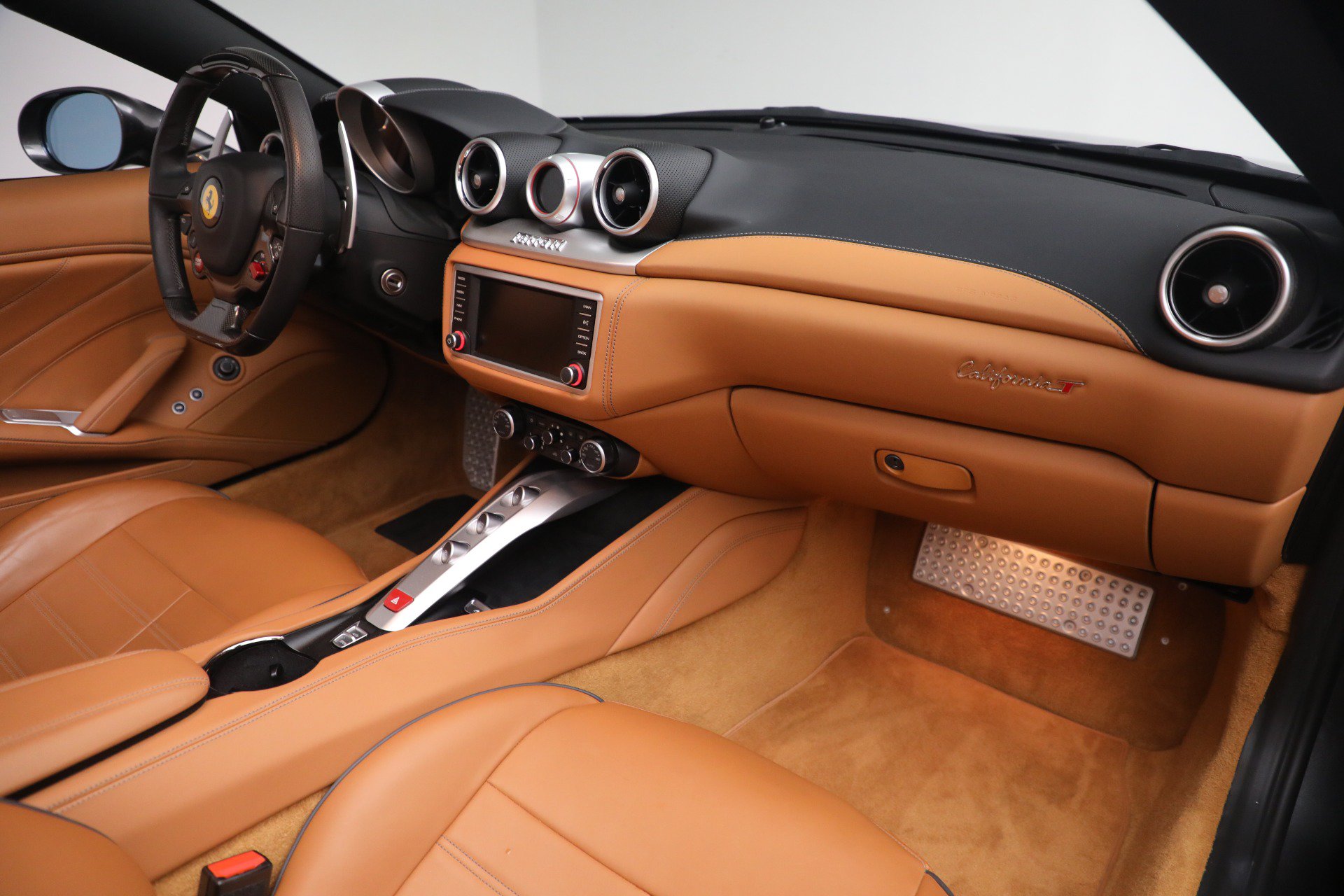 Certified 2017 Ferrari California T RWD image 22