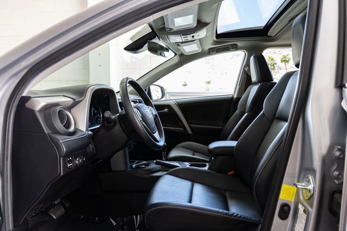 Used 2017 Toyota RAV4 Platinum FWD image 11