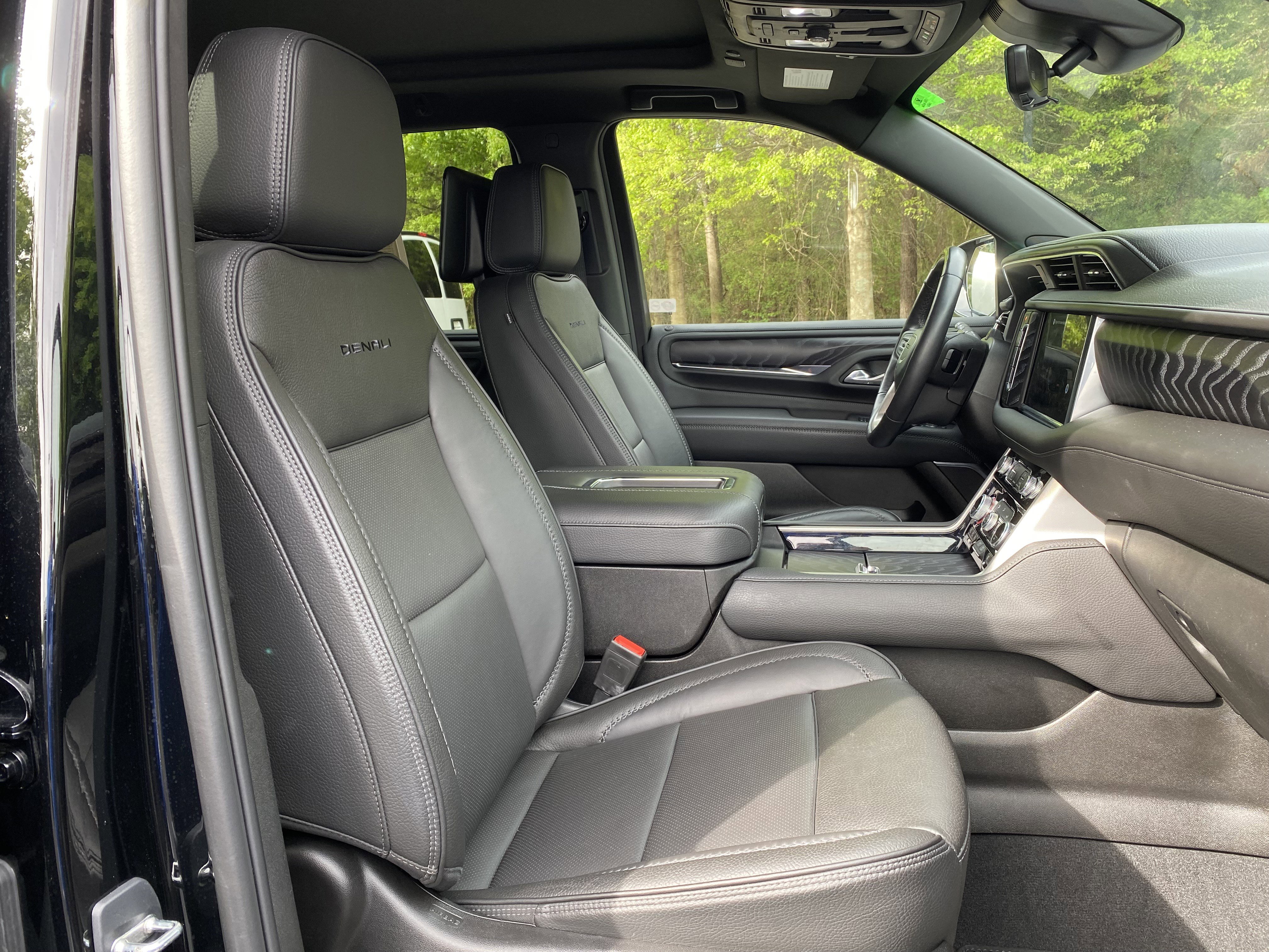 Used 2023 GMC Yukon Denali w/ Denali Reserve Package image 37