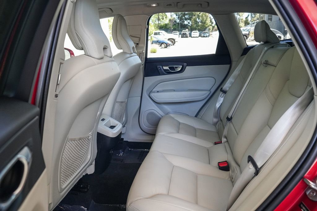 Used 2023 Volvo XC60 B5 Plus w/ Climate Package AWD/4WD image 18