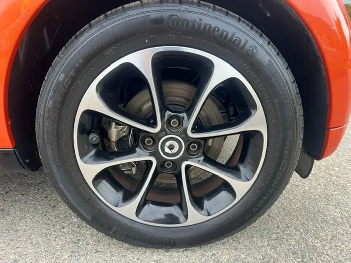 Used 2016 smart fortwo pure RWD image 27