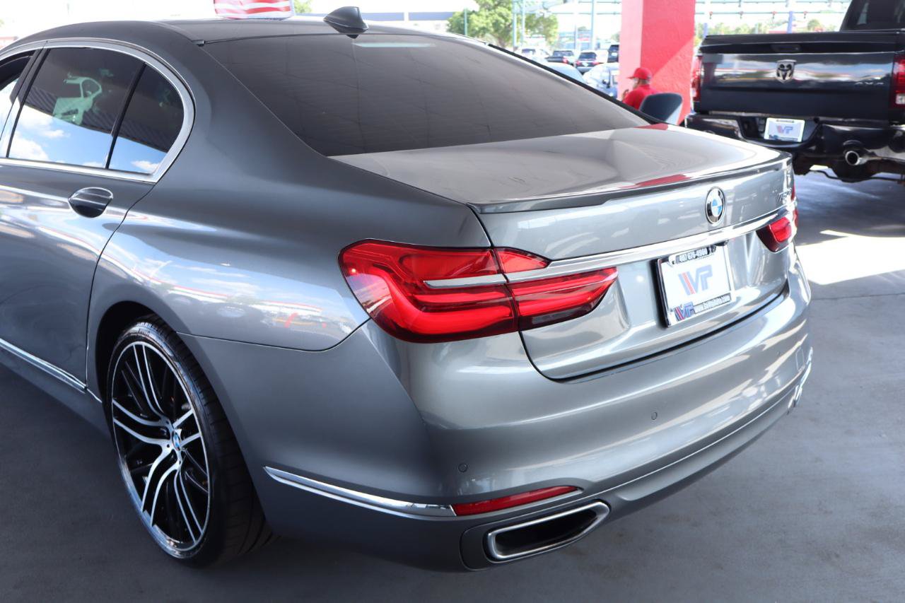 Used 2018 BMW 750i RWD image 9