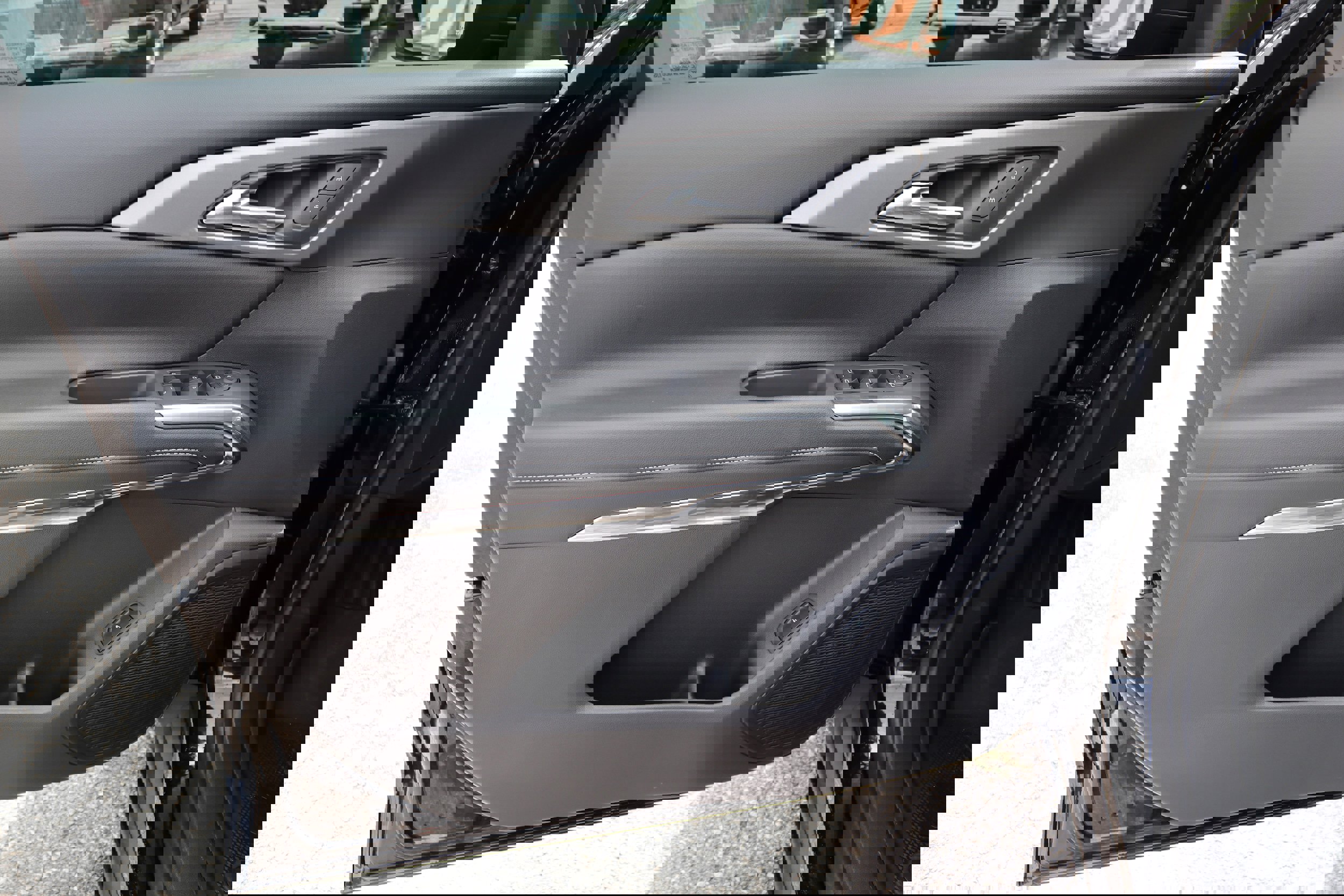New 2025 Chevrolet Traverse LT w/ Driver Confidence Package image 9