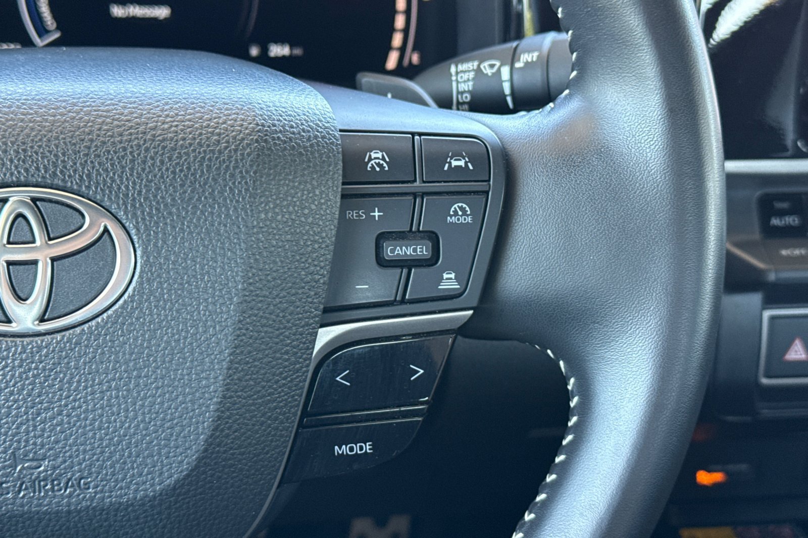Used 2025 Toyota Camry SE FWD image 35