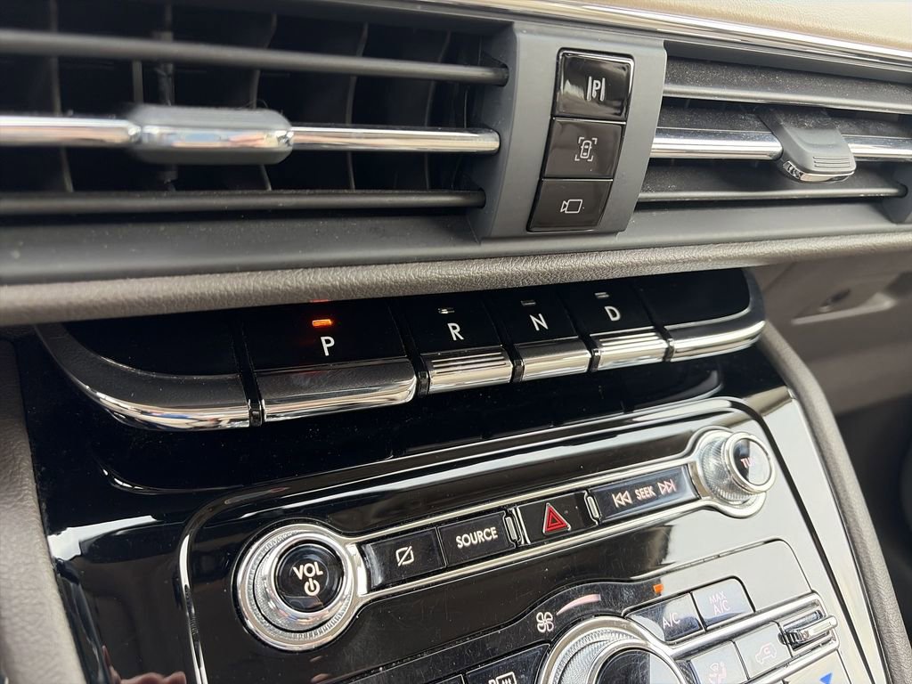 Used 2022 Lincoln Corsair Reserve w/ Equipment Group 201A image 20