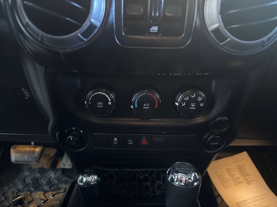 Used 2013 Jeep Wrangler Unlimited Sport AWD/4WD image 15