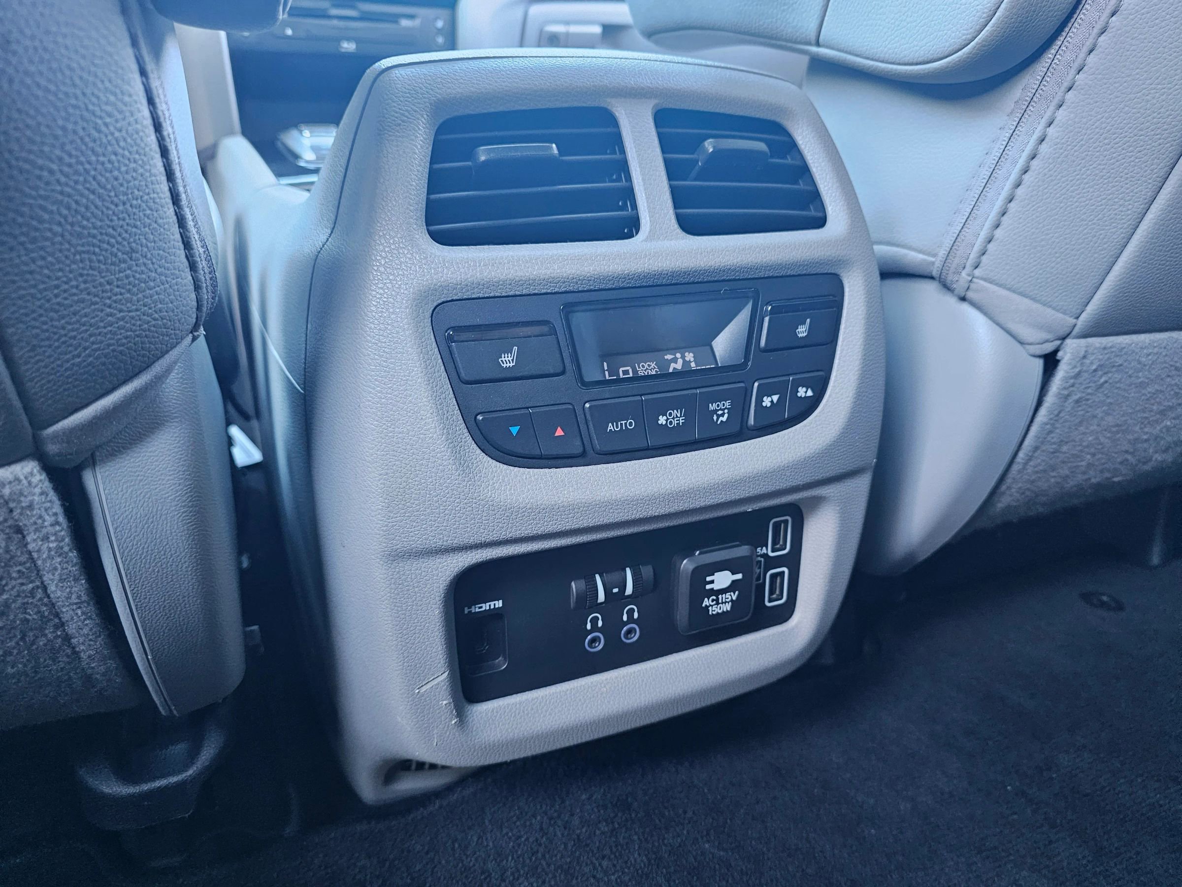 Used 2020 Honda Pilot Elite image 32