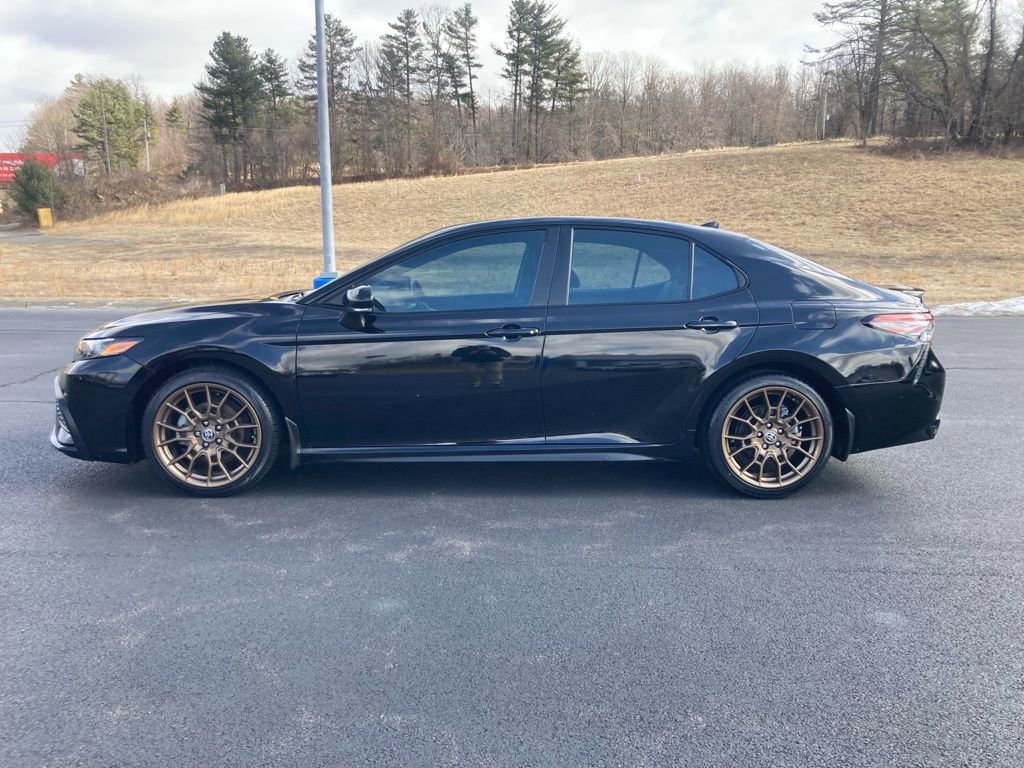 Used 2023 Toyota Camry SE image 4