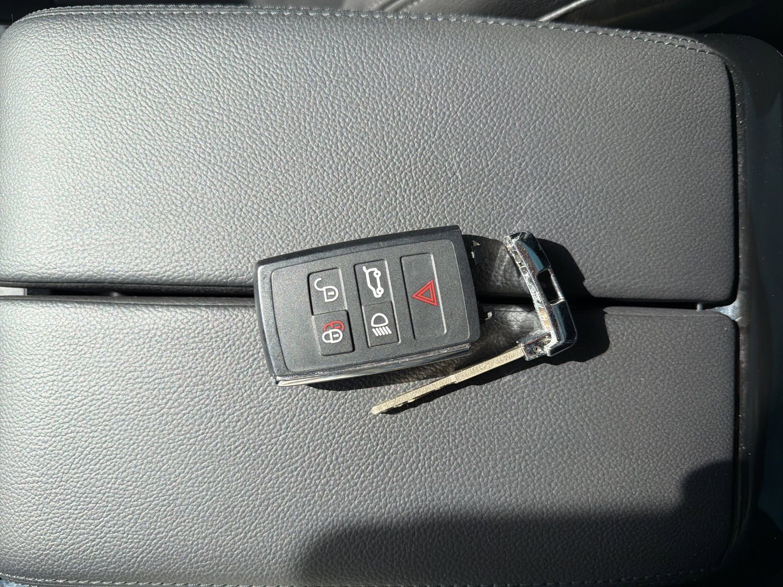 Used 2023 Land Rover Range Rover Evoque R-Dynamic SE image 95