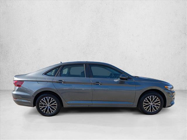 Used 2021 Volkswagen Jetta SE w/ SE Cold Weather Package image 4