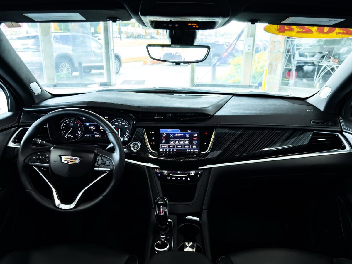 Used 2024 Cadillac XT6 Premium Luxury w/ Technology Package image 32