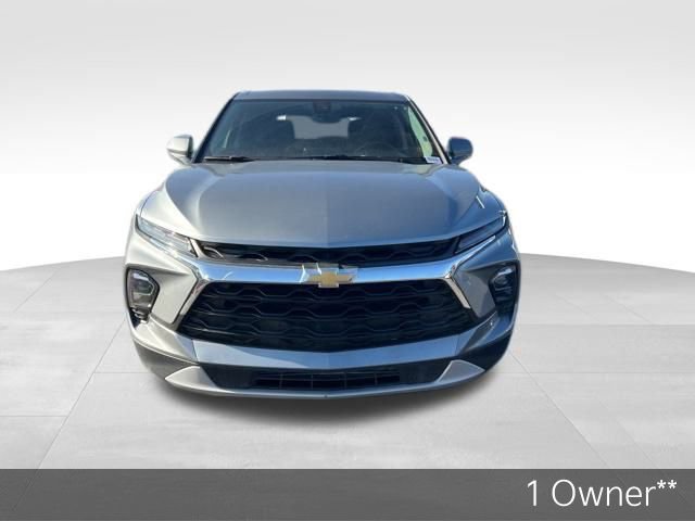 Used 2025 Chevrolet Blazer LT image 2