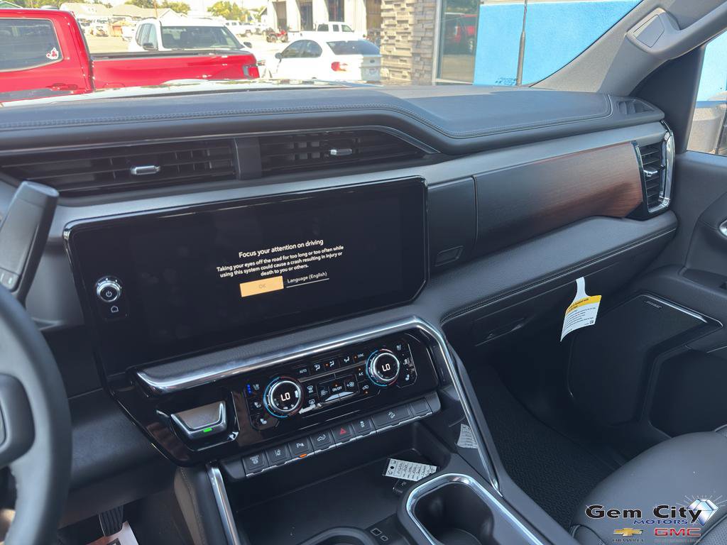 New 2025 GMC Sierra 2500 Denali w/ Denali Reserve Package image 17