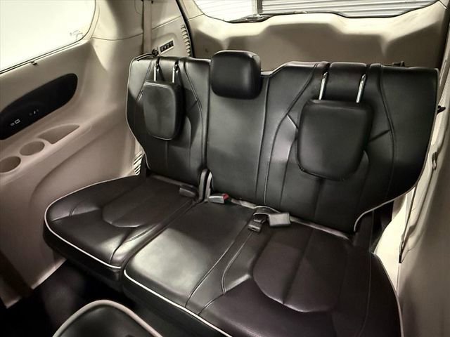 Used 2022 Chrysler Pacifica Limited image 18