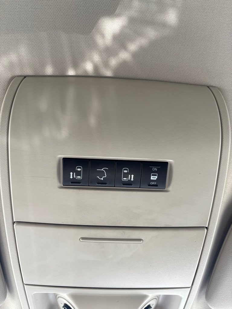 Used 2011 Chrysler Town & Country Touring FWD image 26
