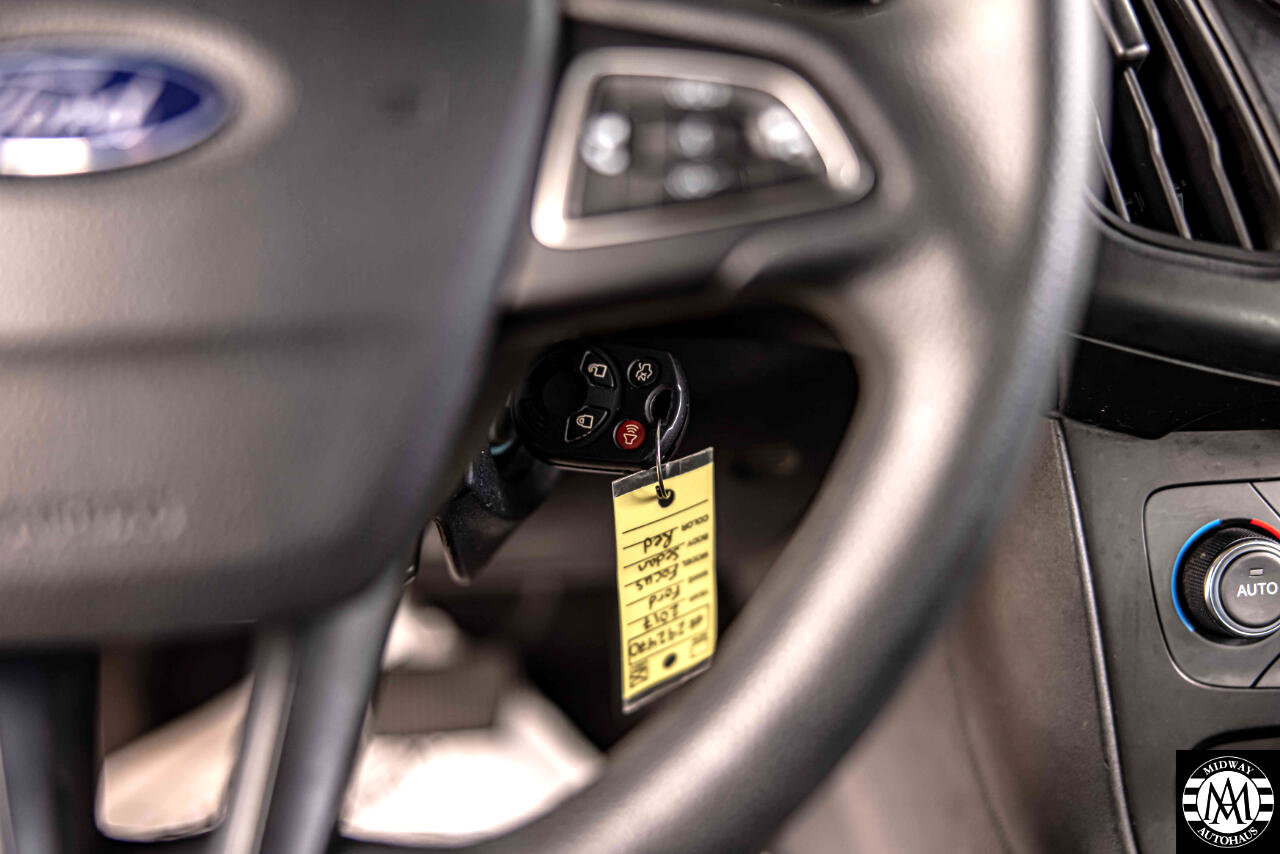 Used 2017 Ford Focus SE image 25