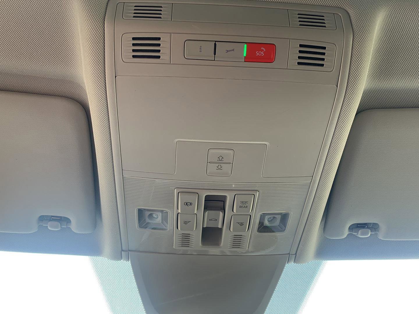 Used 2024 Volkswagen Tiguan SE w/ Panoramic Sunroof Package image 28