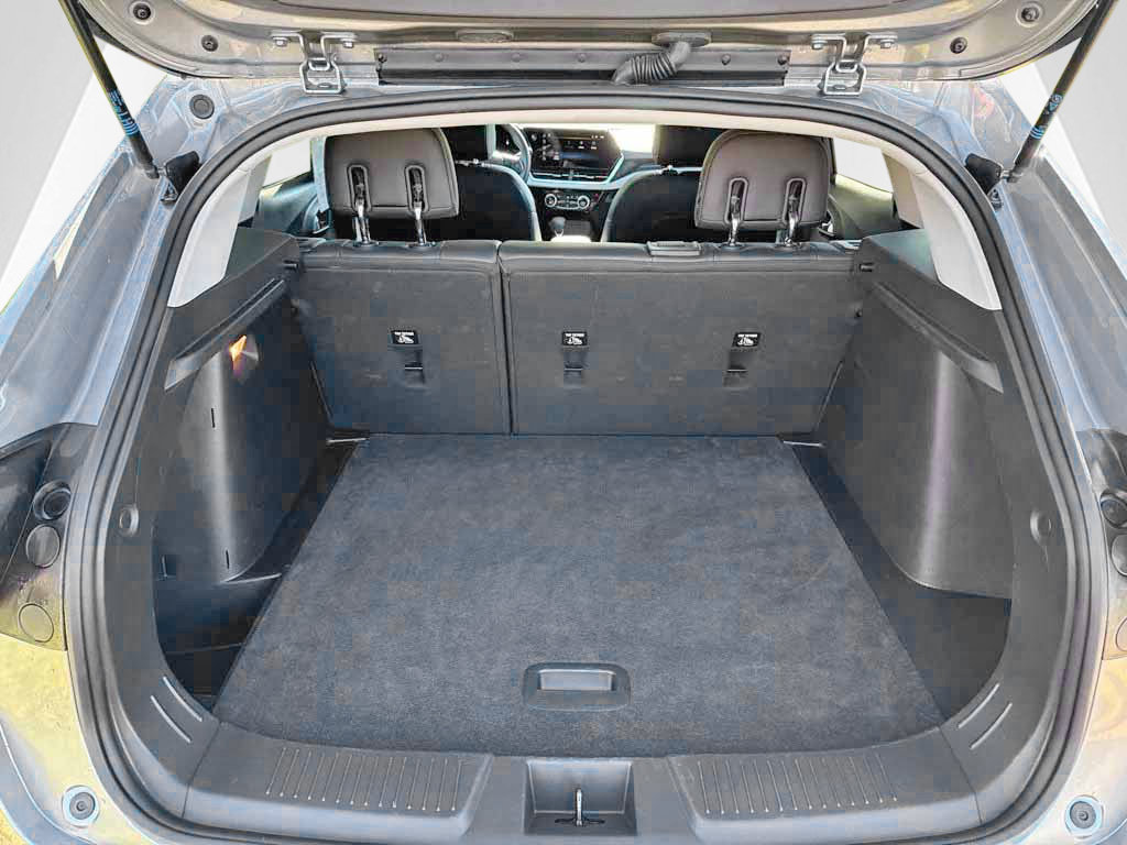 Used 2025 Chevrolet Trax LT FWD image 9