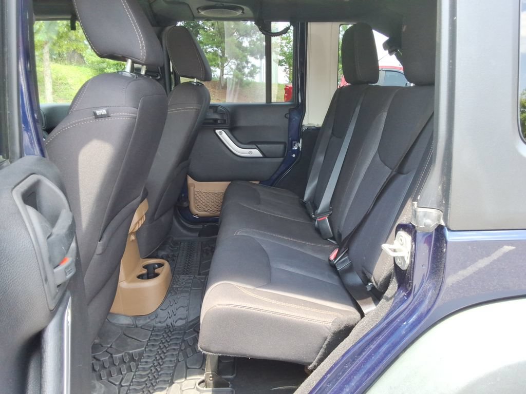 Used 2013 Jeep Wrangler Unlimited Rubicon w/ Connectivity Group AWD/4WD image 20