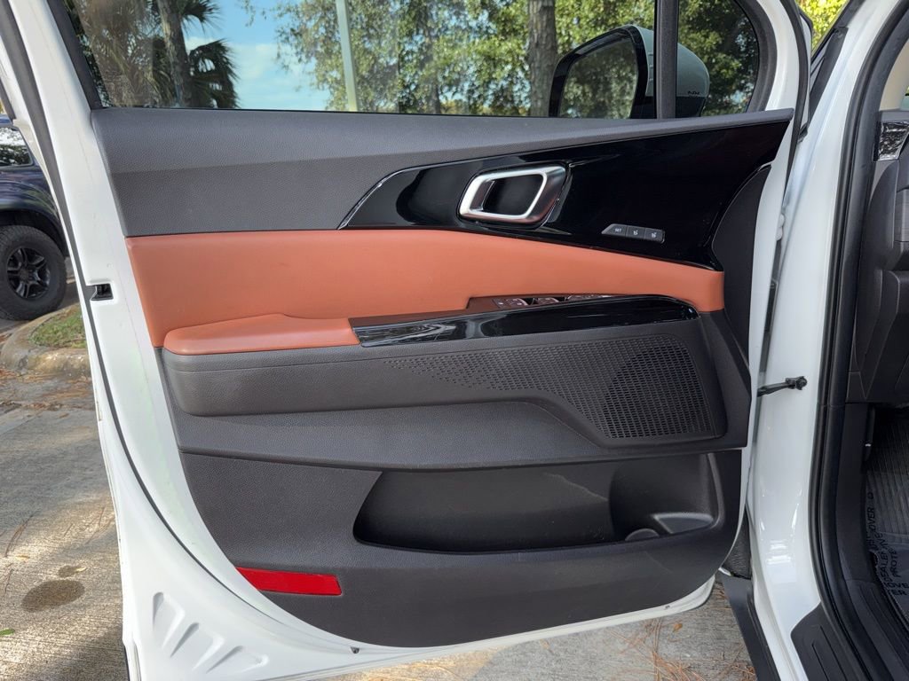 Used 2024 Kia Carnival SX image 17