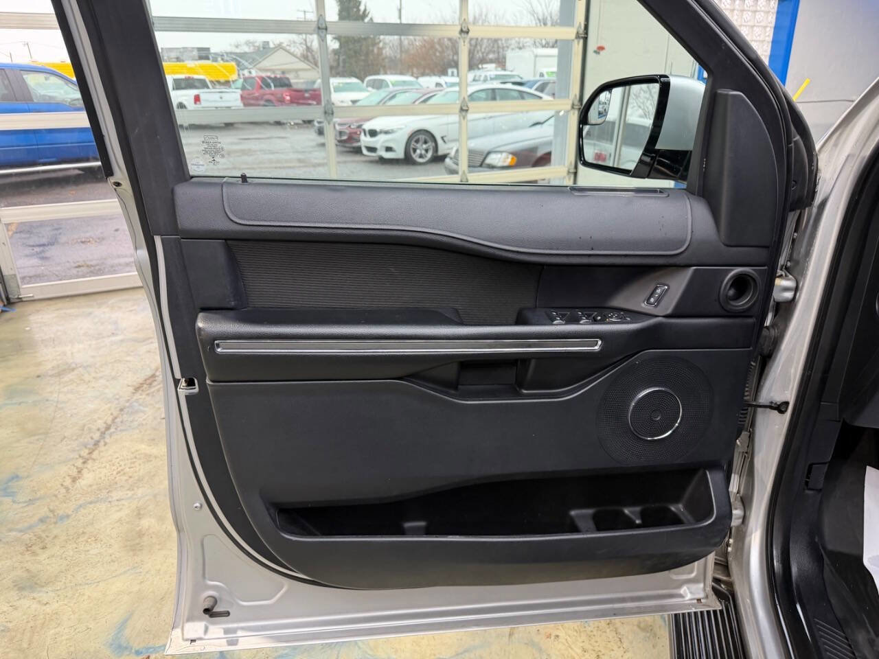 Used 2018 Ford Expedition XLT AWD/4WD image 16
