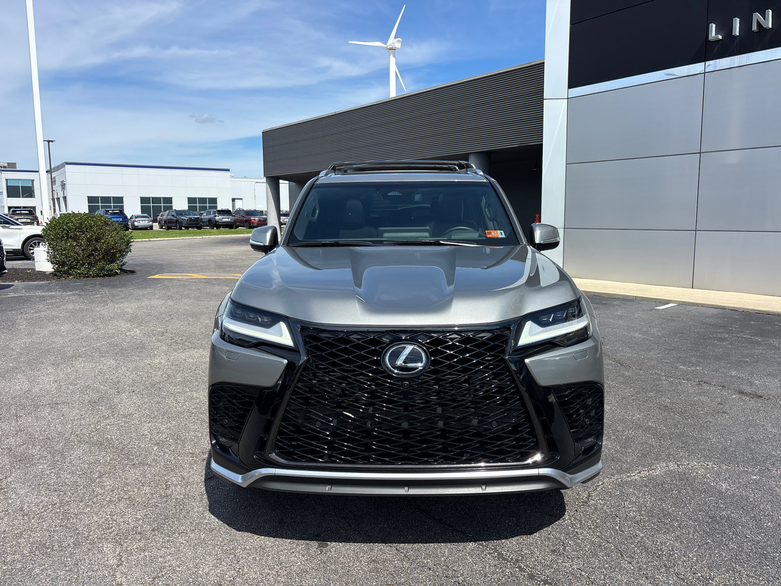 Used 2025 Lexus LX 700h F Sport AWD/4WD image 2