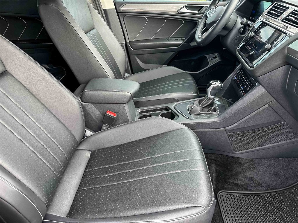 Used 2024 Volkswagen Tiguan SE image 23
