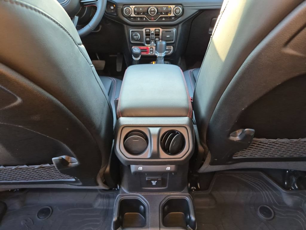 Used 2024 Jeep Gladiator Rubicon w/ Technology Group AWD/4WD image 35