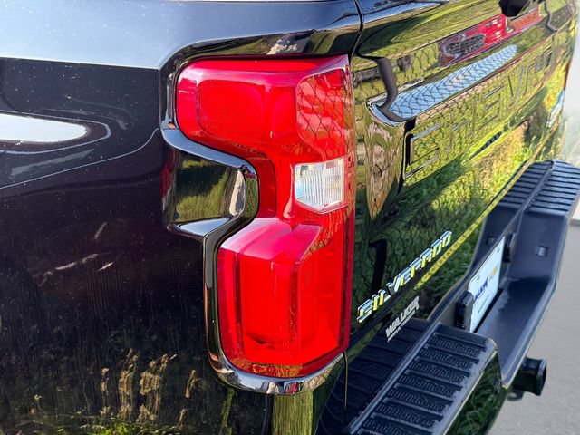 Used 2024 Chevrolet Silverado 1500 High Country w/ Technology Package AWD/4WD image 8